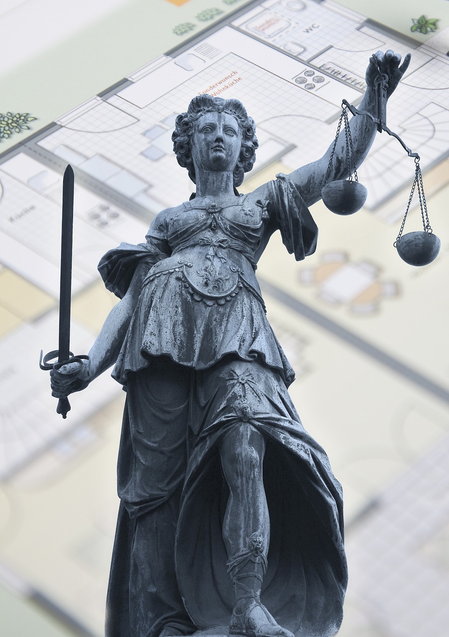 Bewertung von Rechten und Belastungen einer Immobilie, durch Immobiliengutachter Möser aus Weimar - Sachverständige für die Bewertung von bebauten und unbebauten Grundstücken.